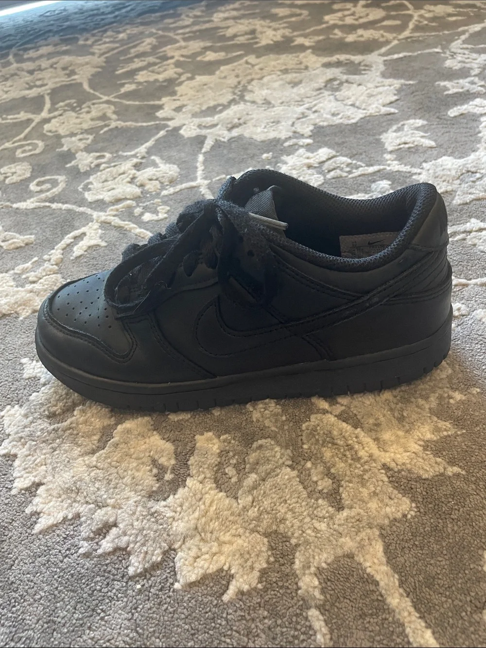 Boy's Nike Black Low-Top Sneakers